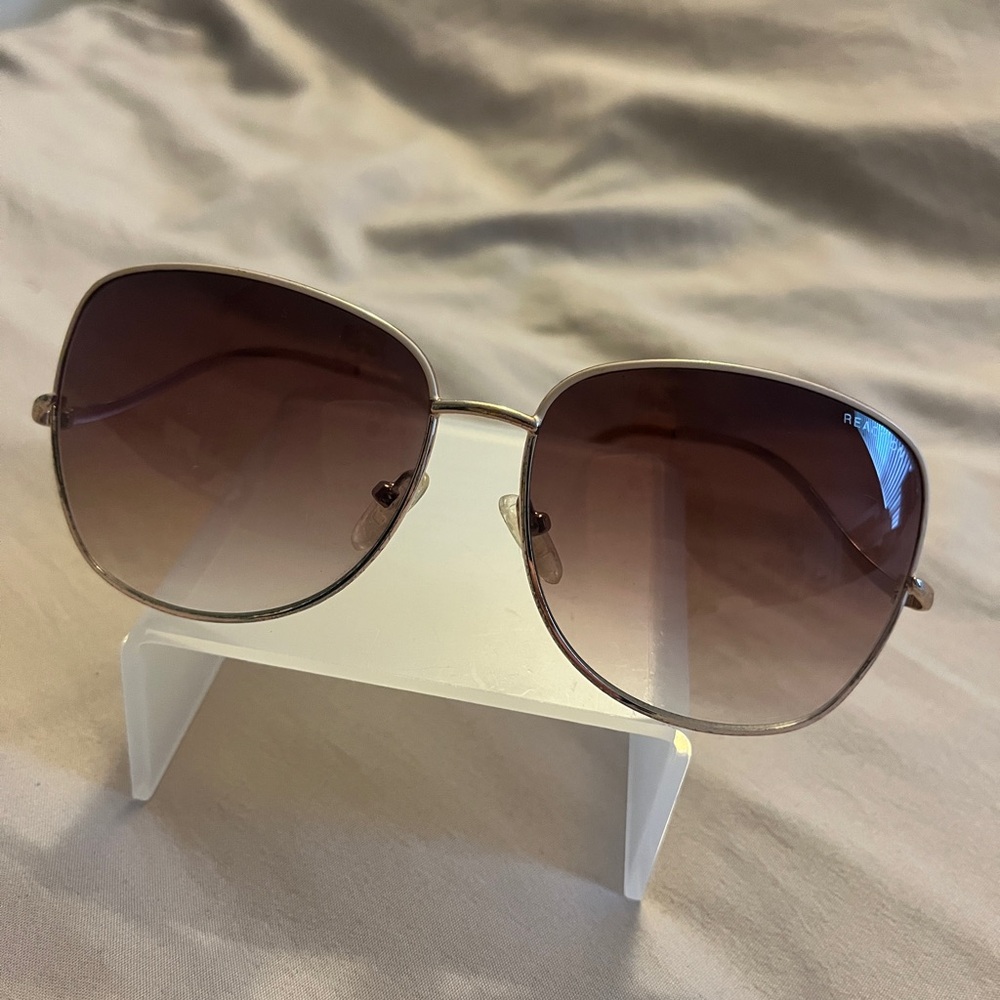 Elegant Brown Gradient Sunglasses